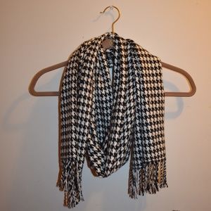 Black & White Houndstooth Scarf